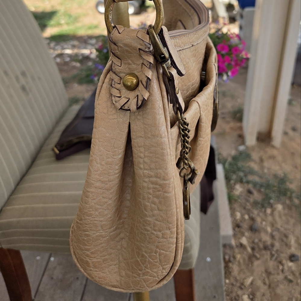 Nicole Miller Beige Y2K Shoulder Bag with Bag Charm and Emblem - Picture 6 of 15